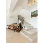 فيلة Charianna بافوس