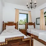 فيلة Charianna *