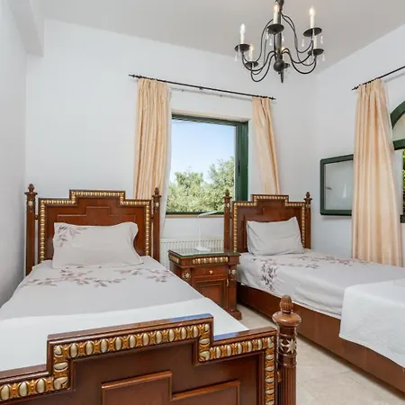 Villa Charianna *