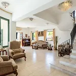 Villa Charianna *